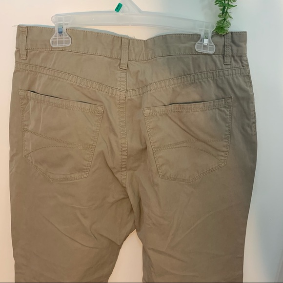 Tommy Hilfiger Men Timeless Khaki Straight Leg Relaxed Fit Pants - Picture 4 of 12